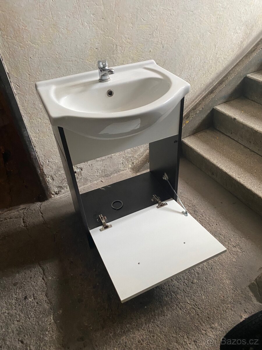 Umyvadlo se skříňkou - 2
