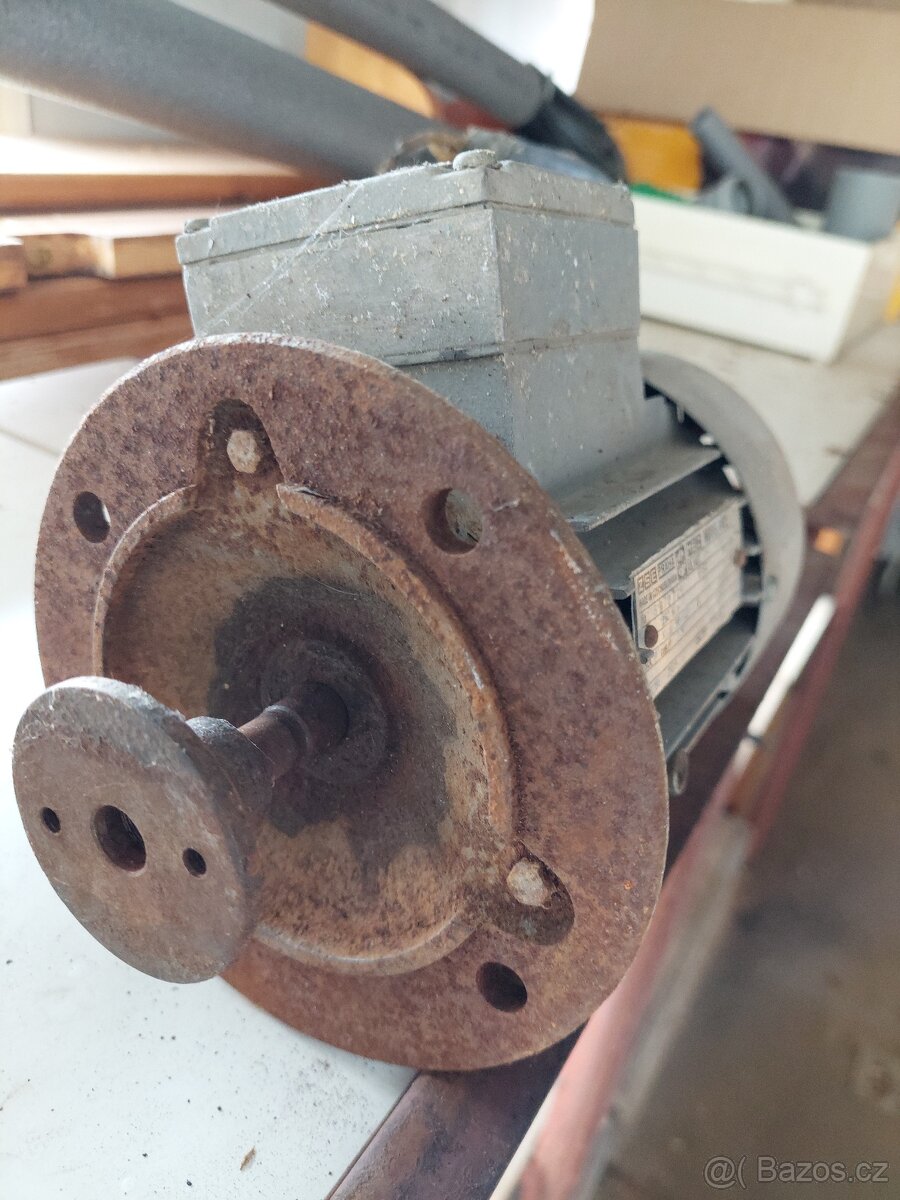 Přírubový motor - 2