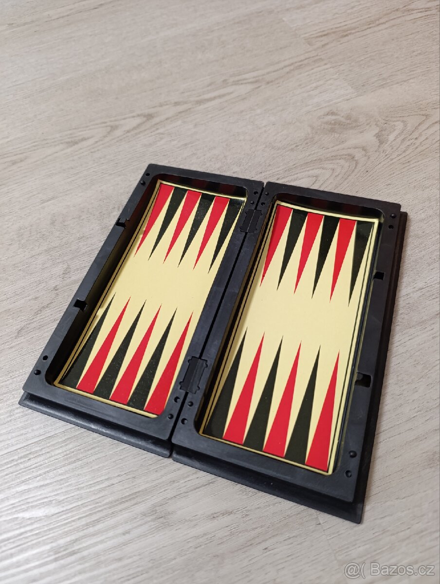 3 v 1 Šachy, dáma, vrhcáby - 2