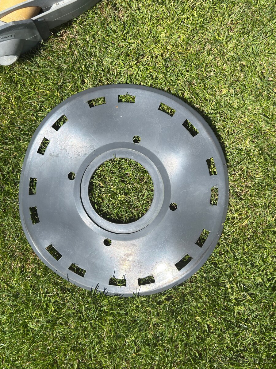 Bazénová “žába” - vysavač Topaze - 2