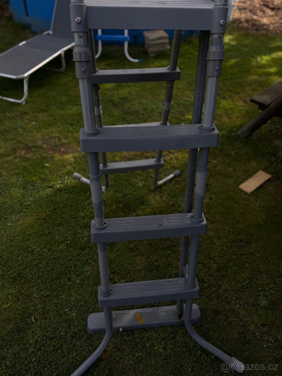 Bazénové schody vysoké na stěnu 127 cm - 2