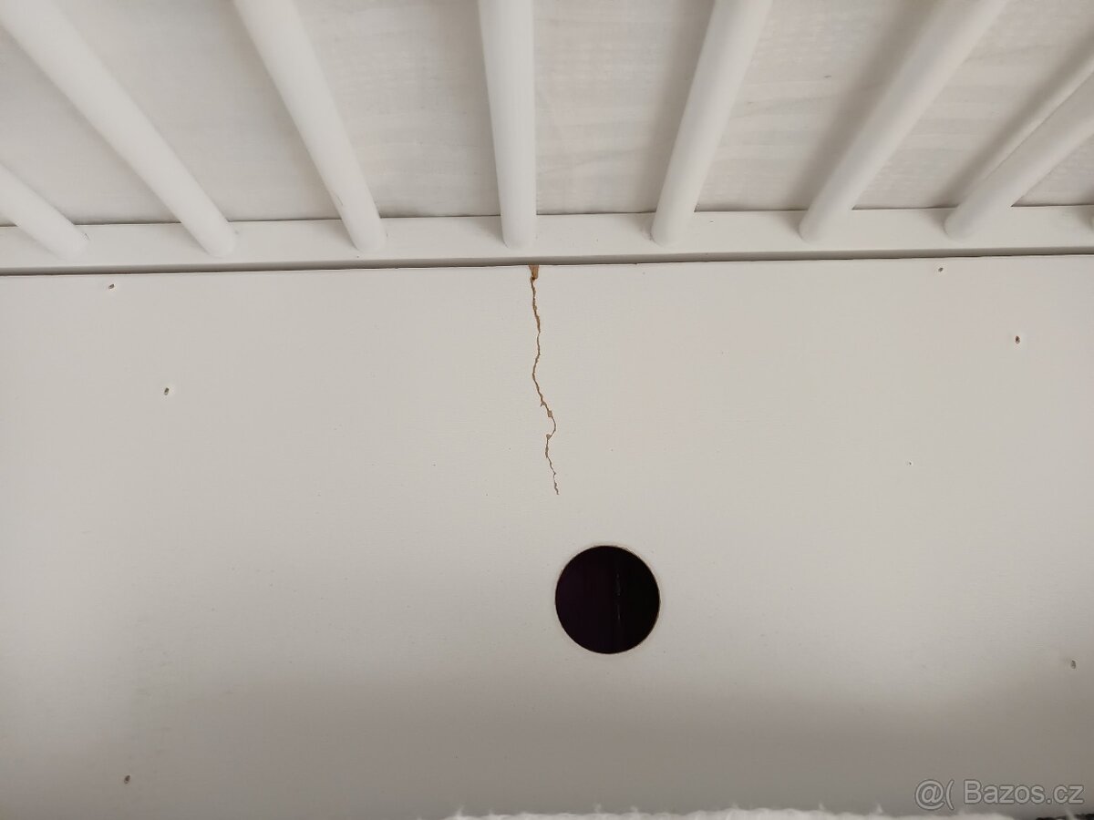 Prodám oblečení a postýlku - 2