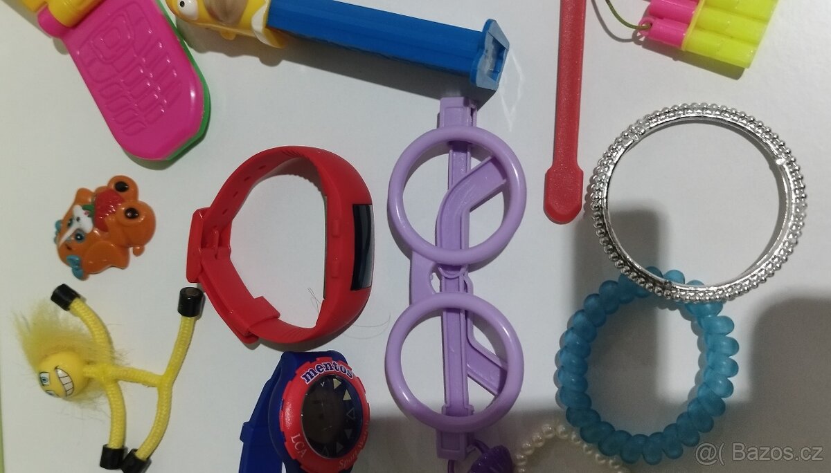 Mix hracek, hodinky,magmák - 2