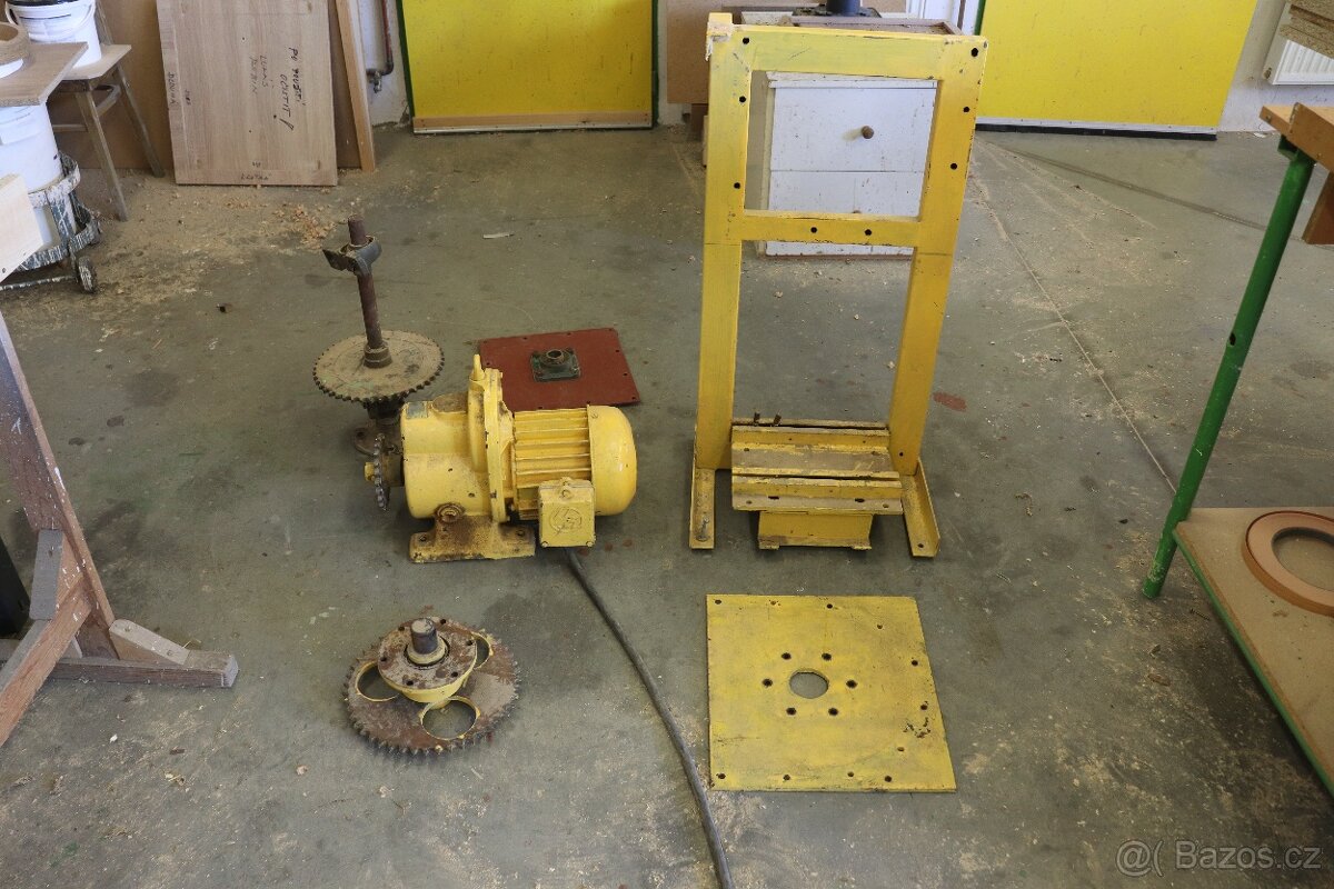 Motor s převodovkou + příslušenství - 2