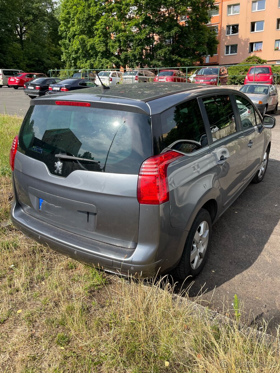 Peugeot 5008, rok 2011, typ motoru 9HR - 2