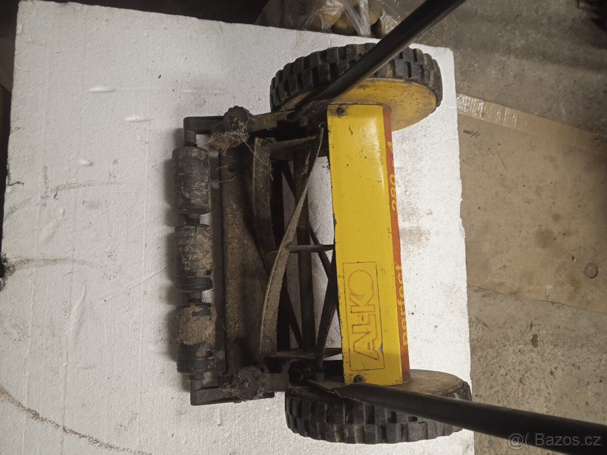 Ruční vřetenová sekačka na travu - 2