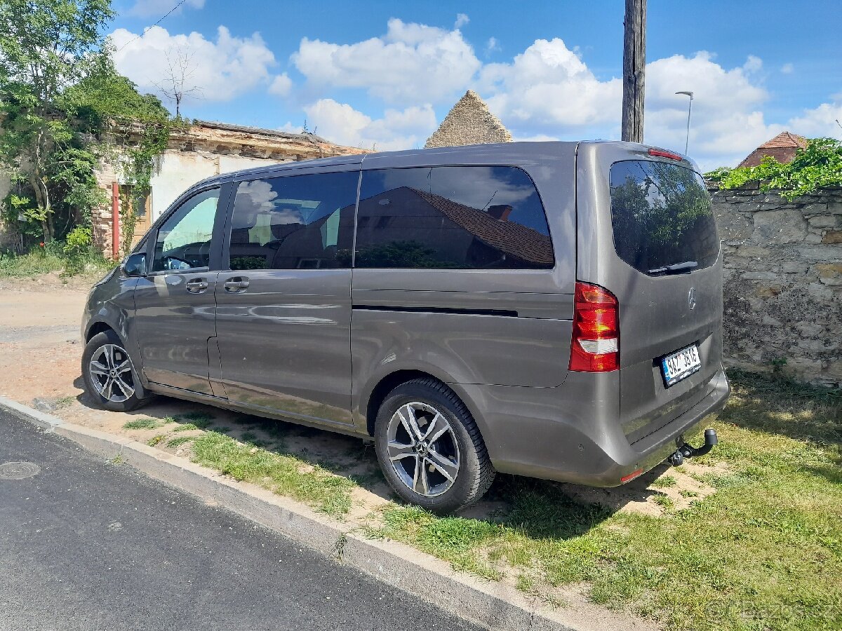 Mercedes V 220 - 2