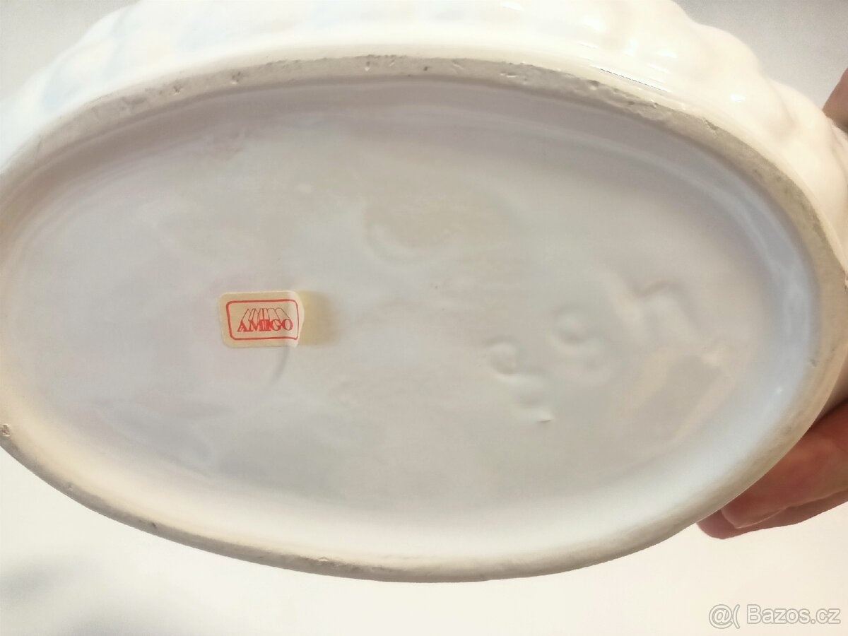 Porcelánová labuť s umělou kyticí - 2