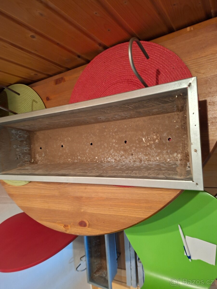 Prodám truhlíky na balkon - 2