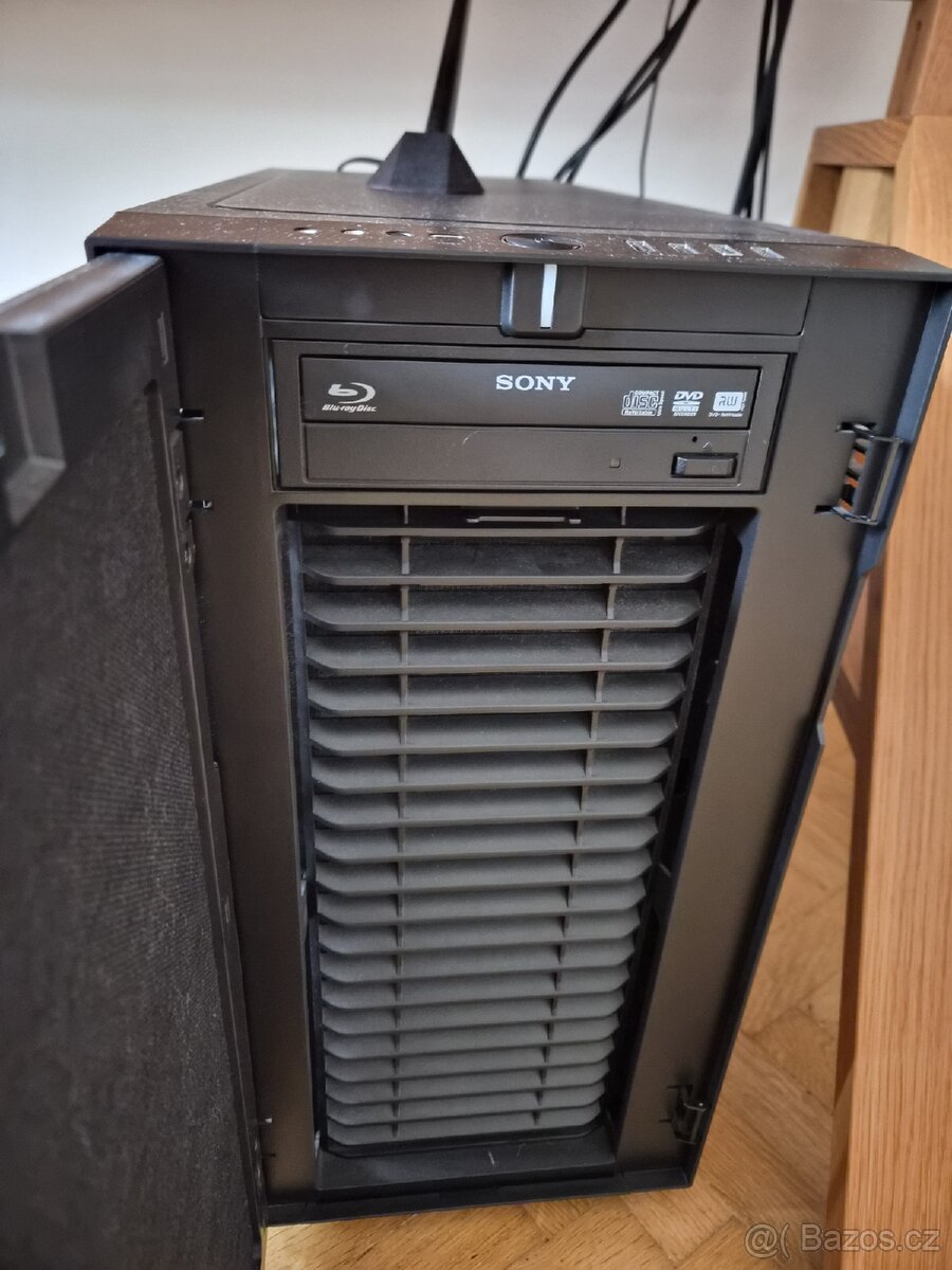Výkonný workstation Threadripper 3960X, RTX 4070 Ti Super - 2