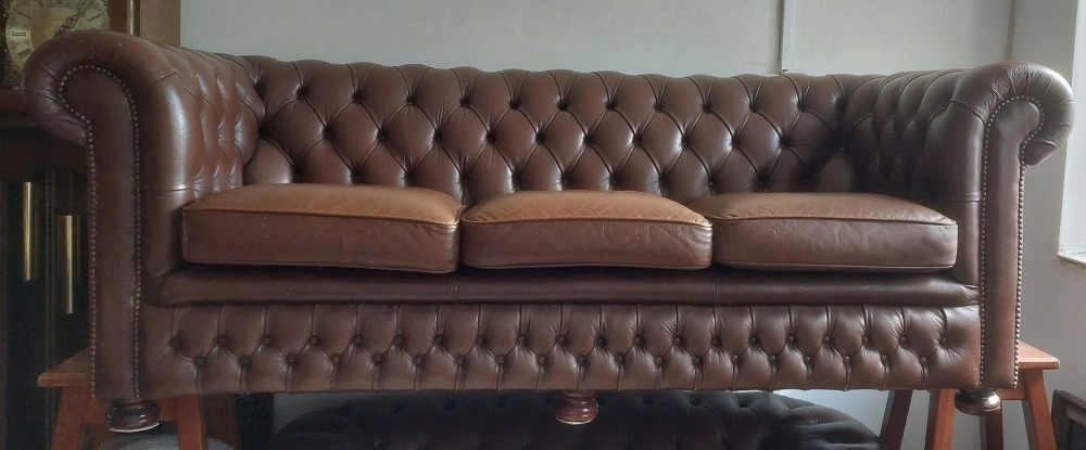 CHESTERFIELD 3+2 KOŽENÉ SEDAČKY - 2