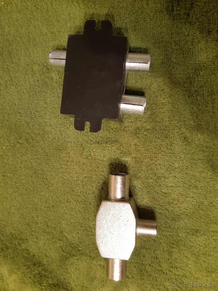 Televizní anténní slučovač: 1ks + televizní rozbočovač: 1ks. - 2