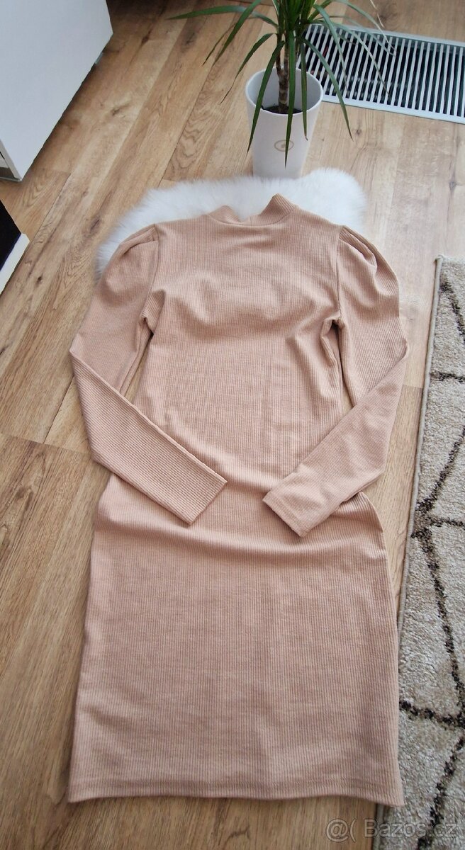 Béžové šaty - 2