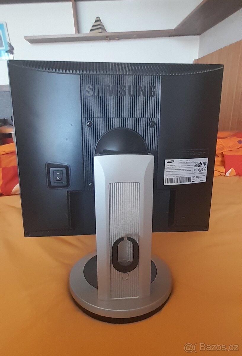 LCD MONITOR SAMSUNG MODEL SyncMaster 710T D, - 2