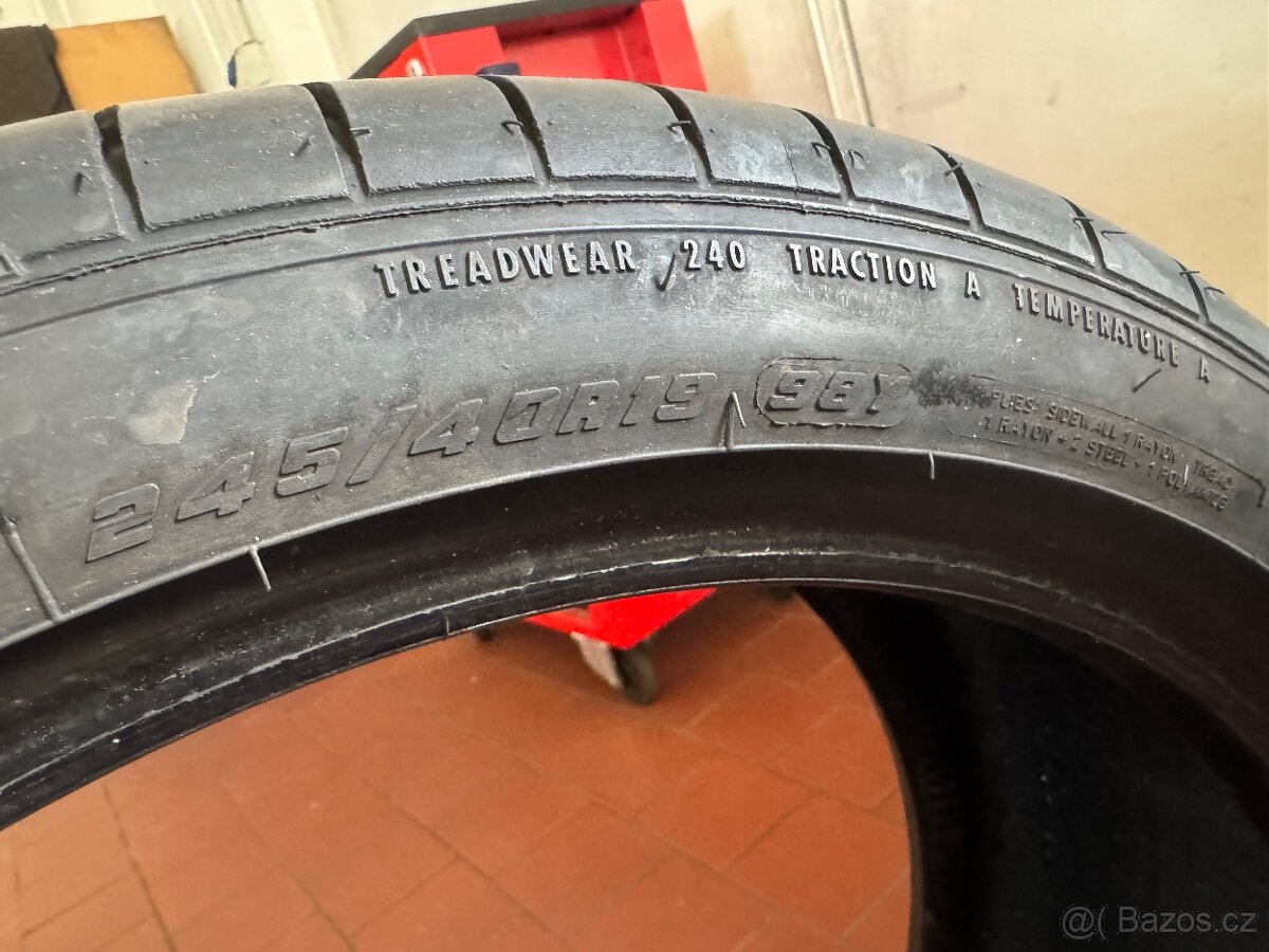 245/40R19 - 2