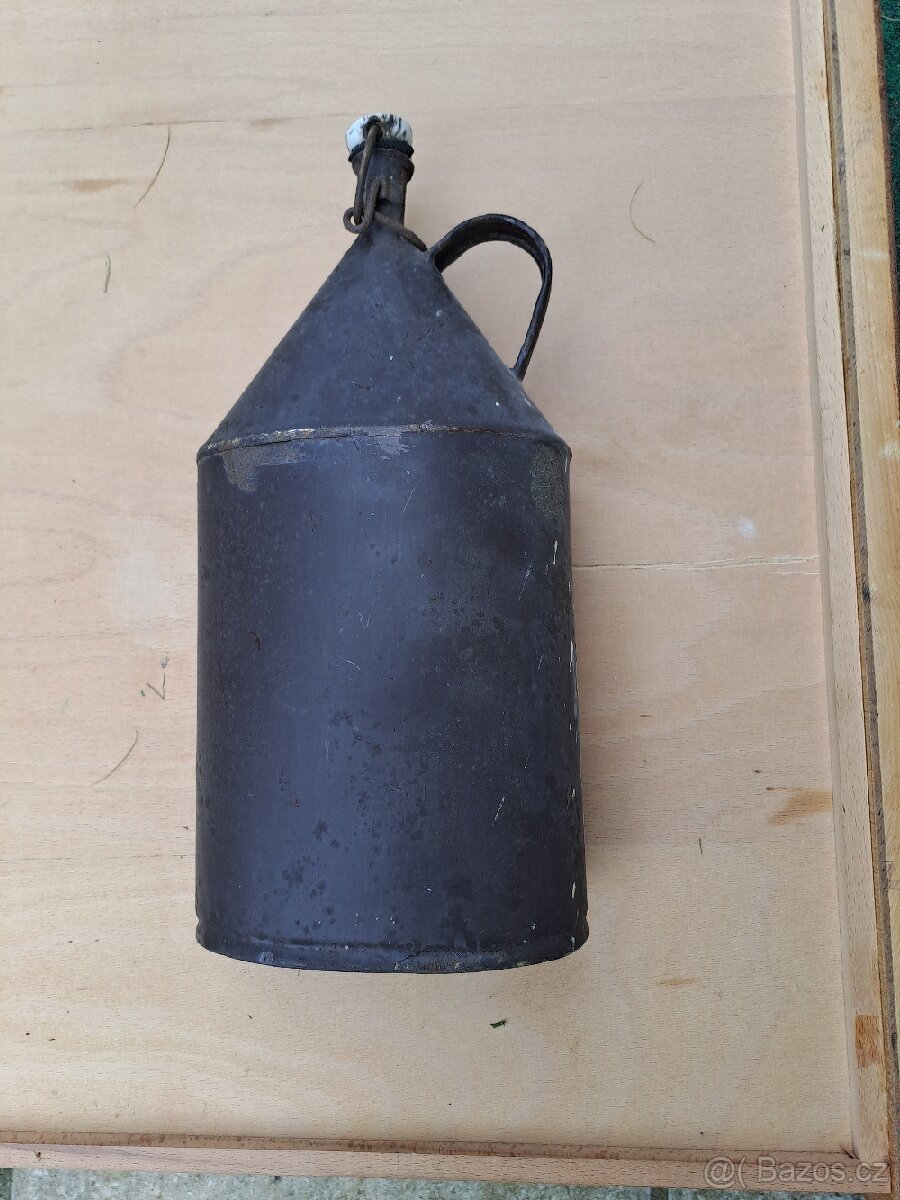 Prodám starou plechovou láhev, čutoru. - 2