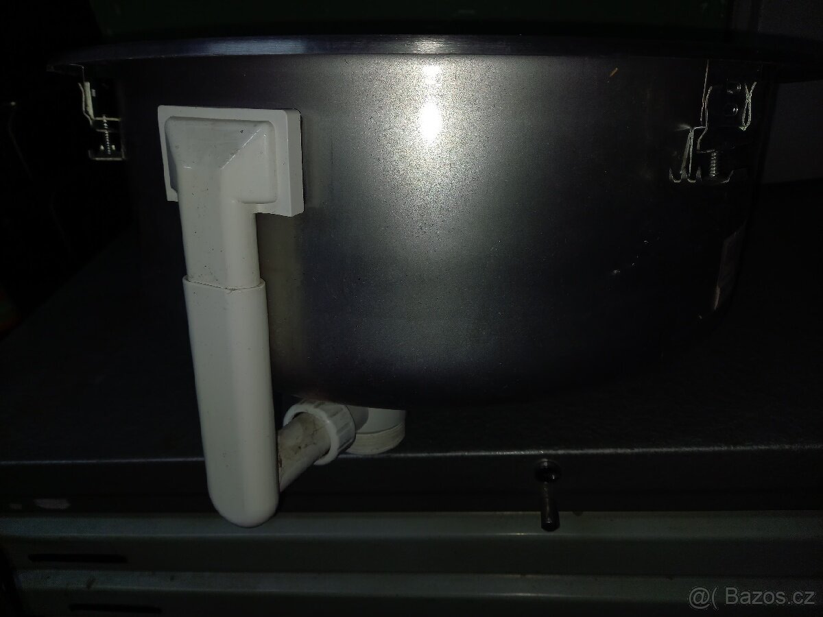 Kulatý nerez dřez. - 2