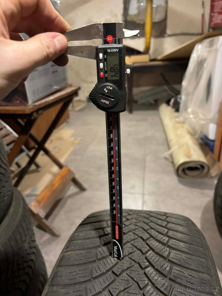 Prodám zimní pneu 225/40 R18 - 2