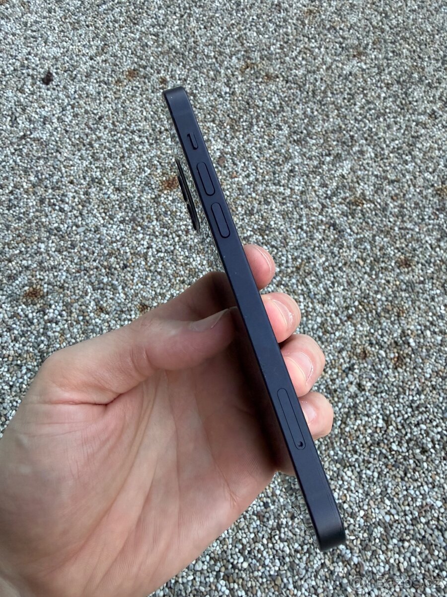 IPhone 12 - baterie 94% - 2