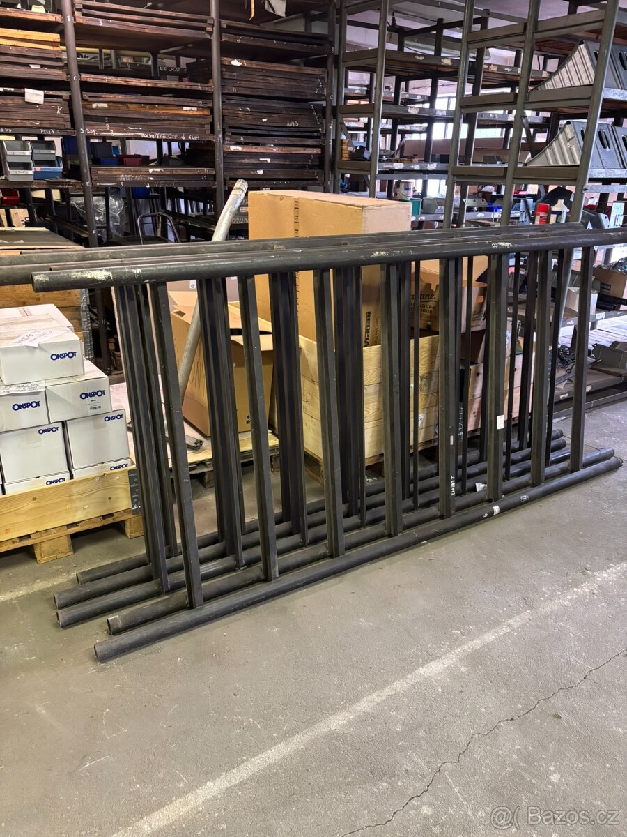 Staré skladové regály - 2