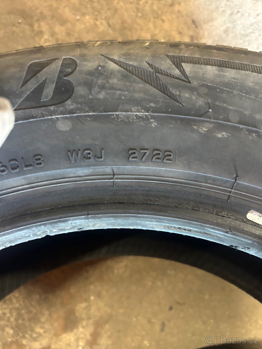 235/65R17 - 2