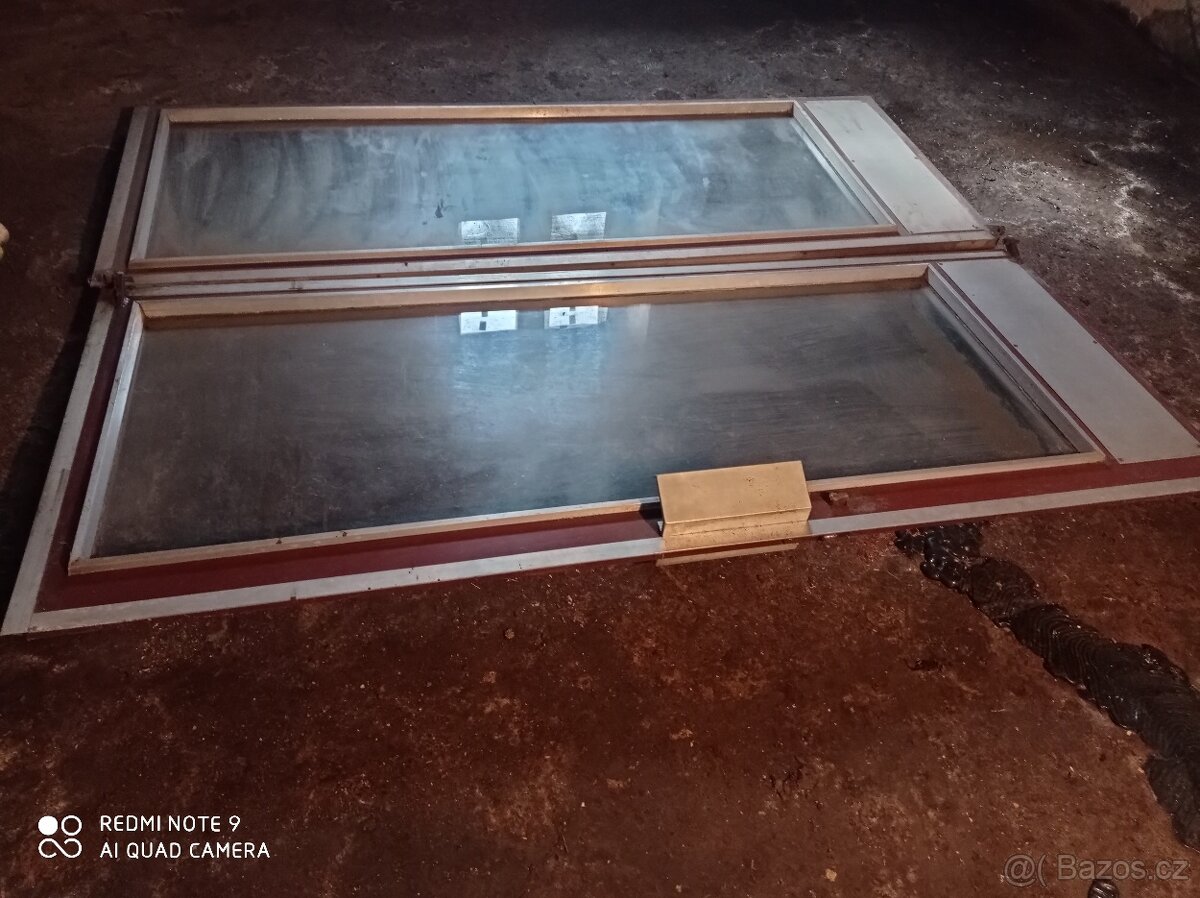 Vstupní dveře kovové skleněné - 2