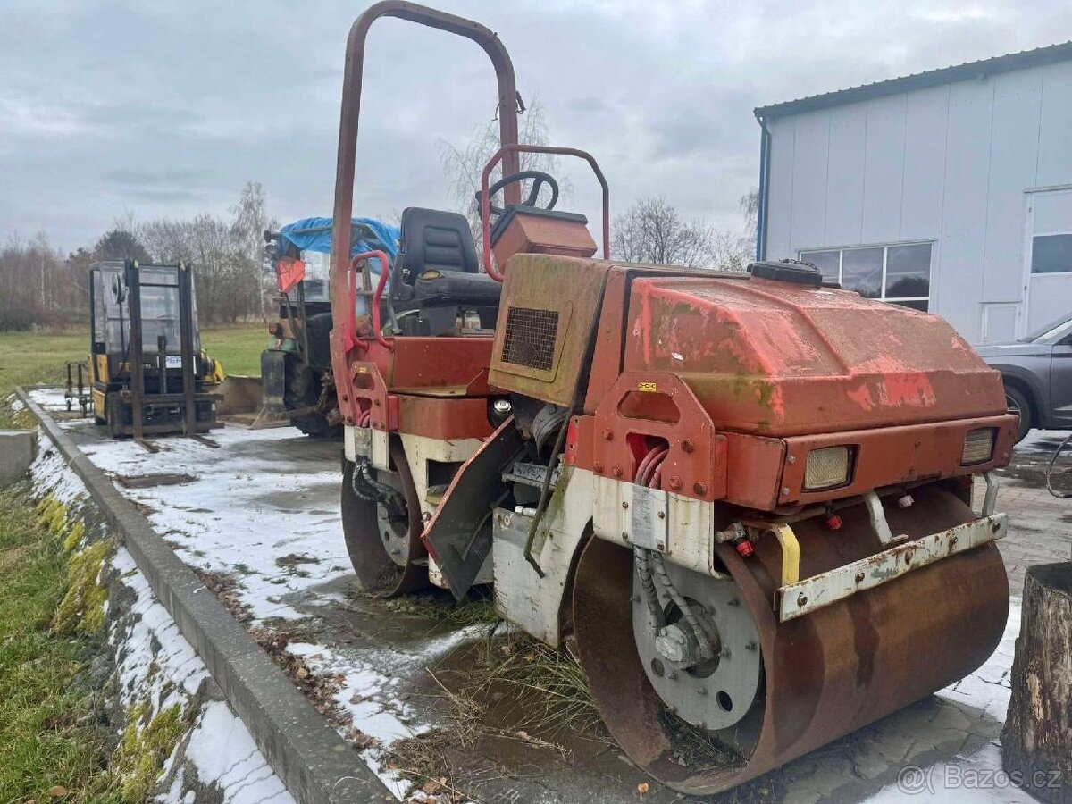 VIBRAČNÍ VÁLEC DYNAPAC - 2