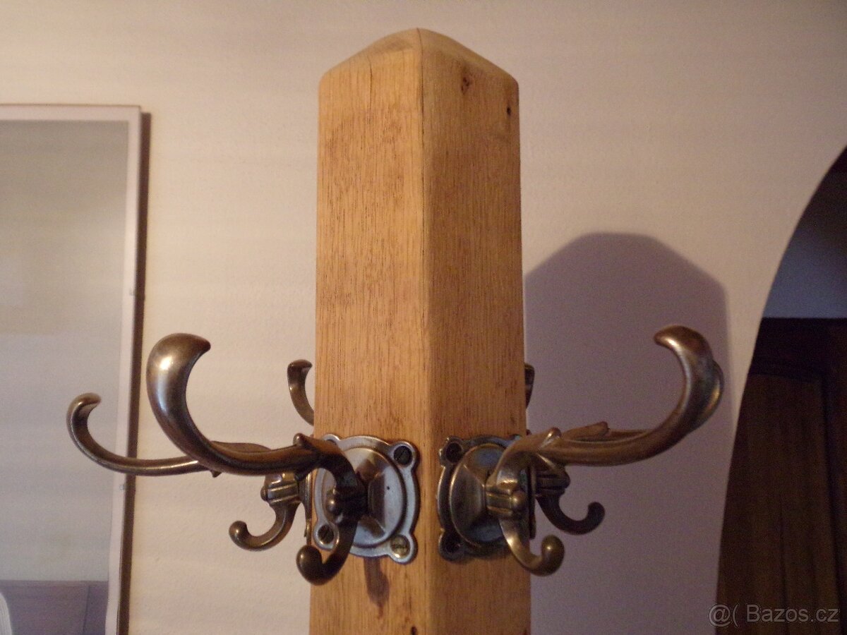 starožitný dřevěný věšák - 2