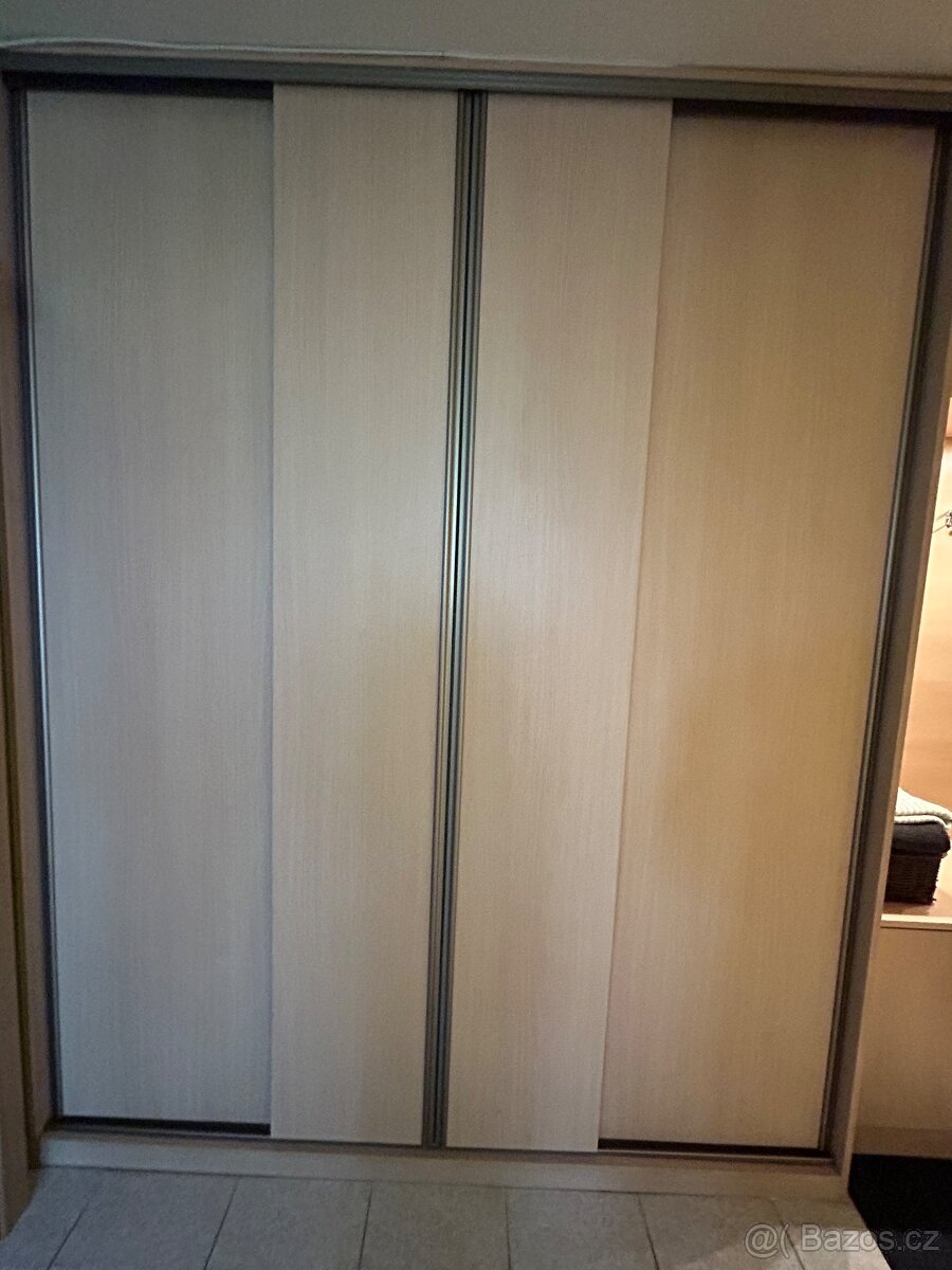Vestavná předsíňová skříň - 2