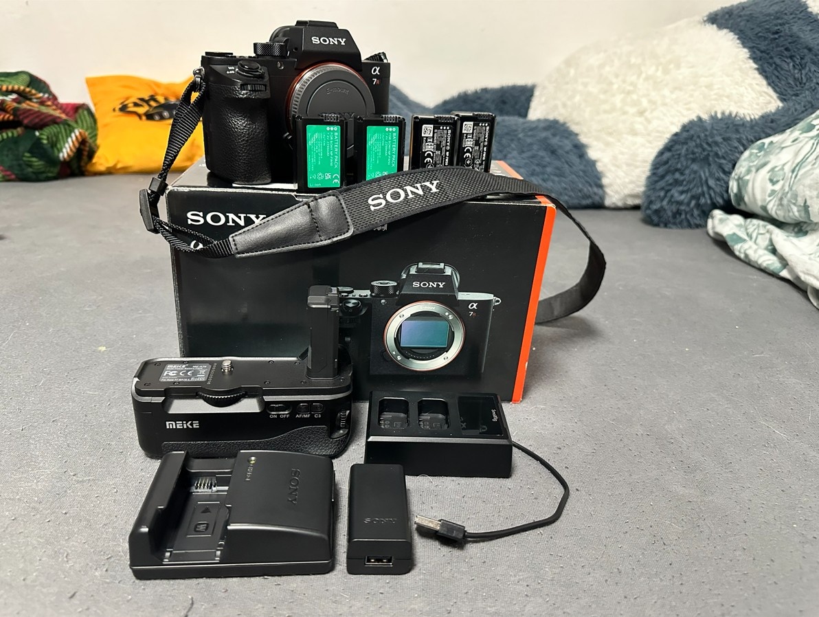 SONY A7R II + objektivy + blesk + příslušenství - 2