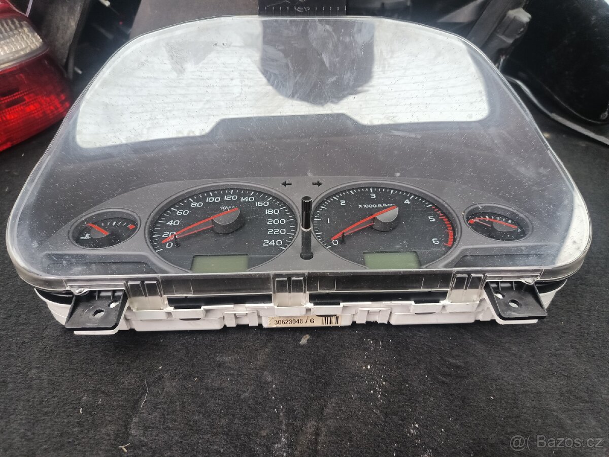 Přístrojová deska volvo v40 / s40 - 2