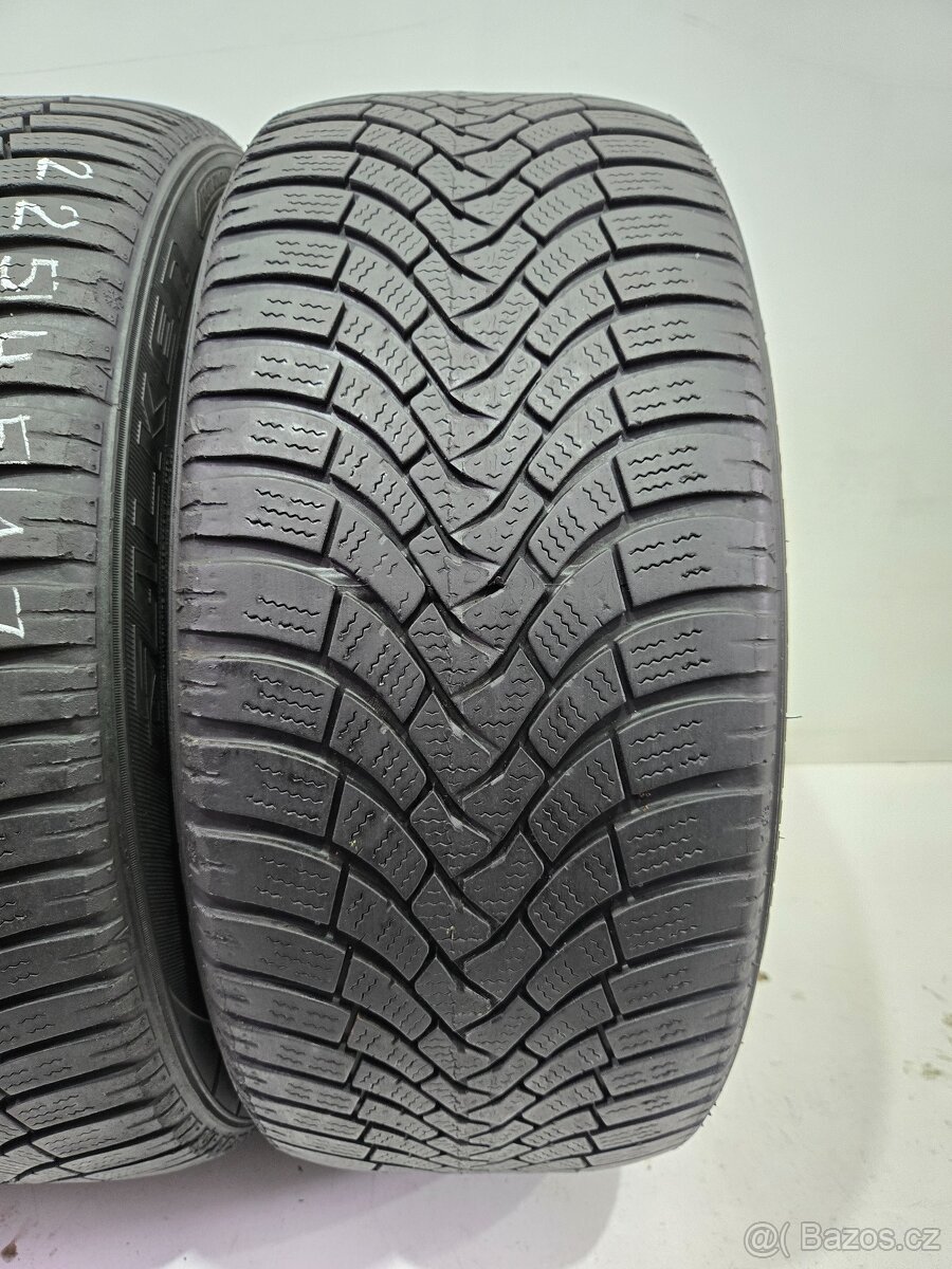 Zimní pneu 225/45/17 Falken - 2