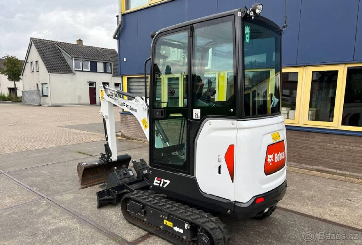 BobcatE17•– 3 válce – 14 HP (10 kW)• - 2