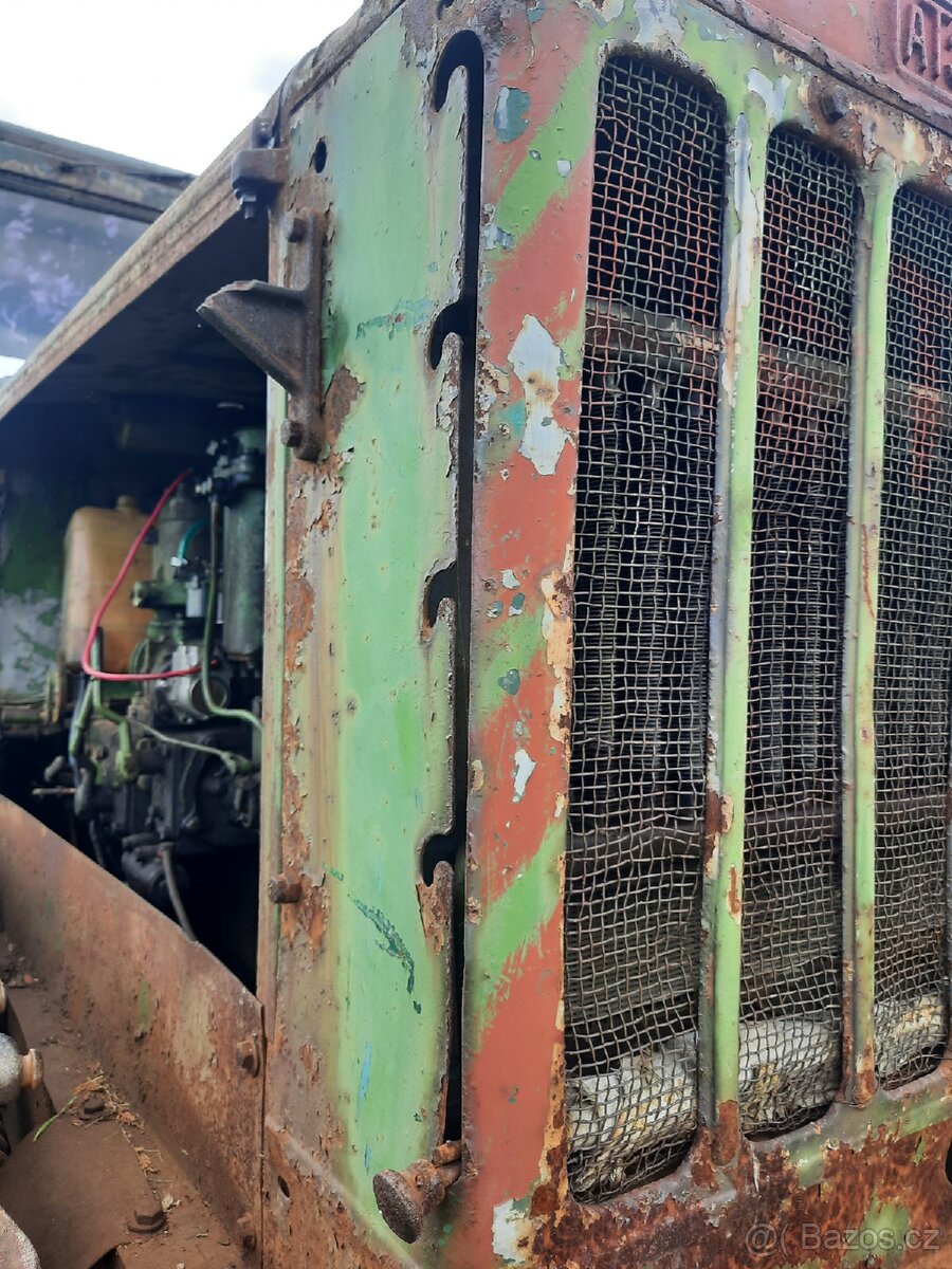 Sháním přední masku na DT-54A - 2