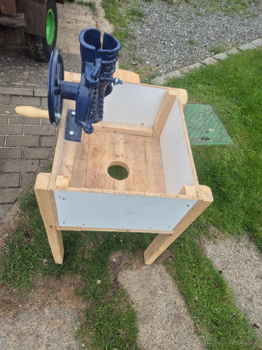 Loupač na kukuřici. - 2