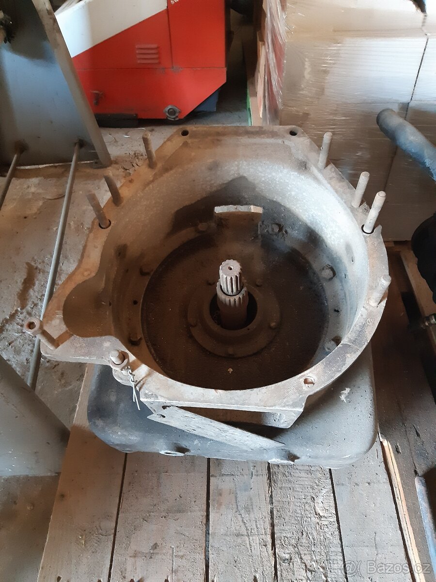 nakladač UNK 320 - 2