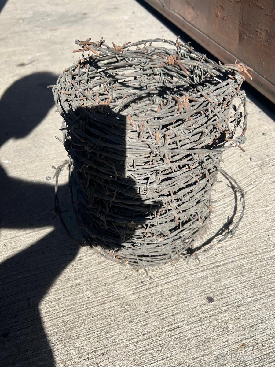 Ostnatý drát na plot - 2