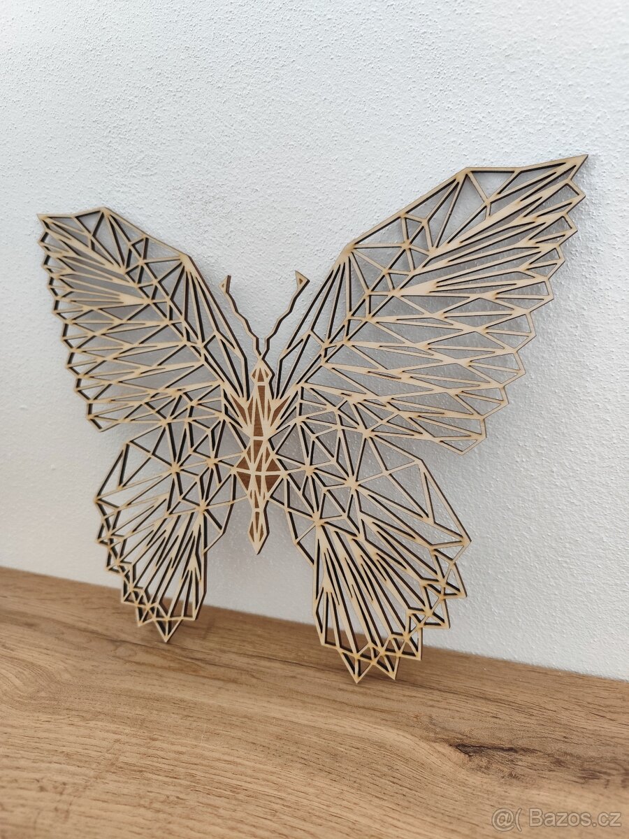 Gravirovany motýl 30x27cm - 2