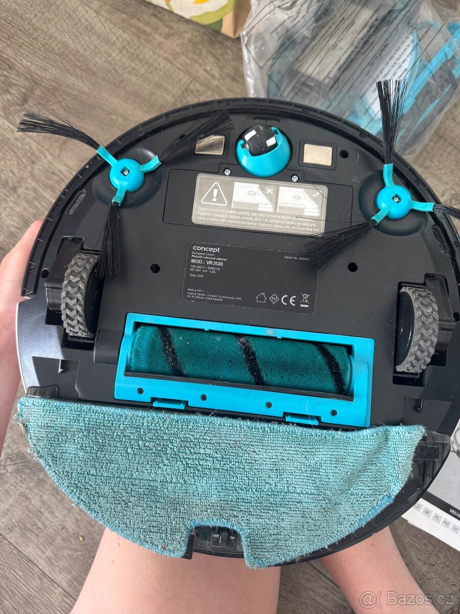 Nefunkční robotický vysavač Concept VR3120 - 2