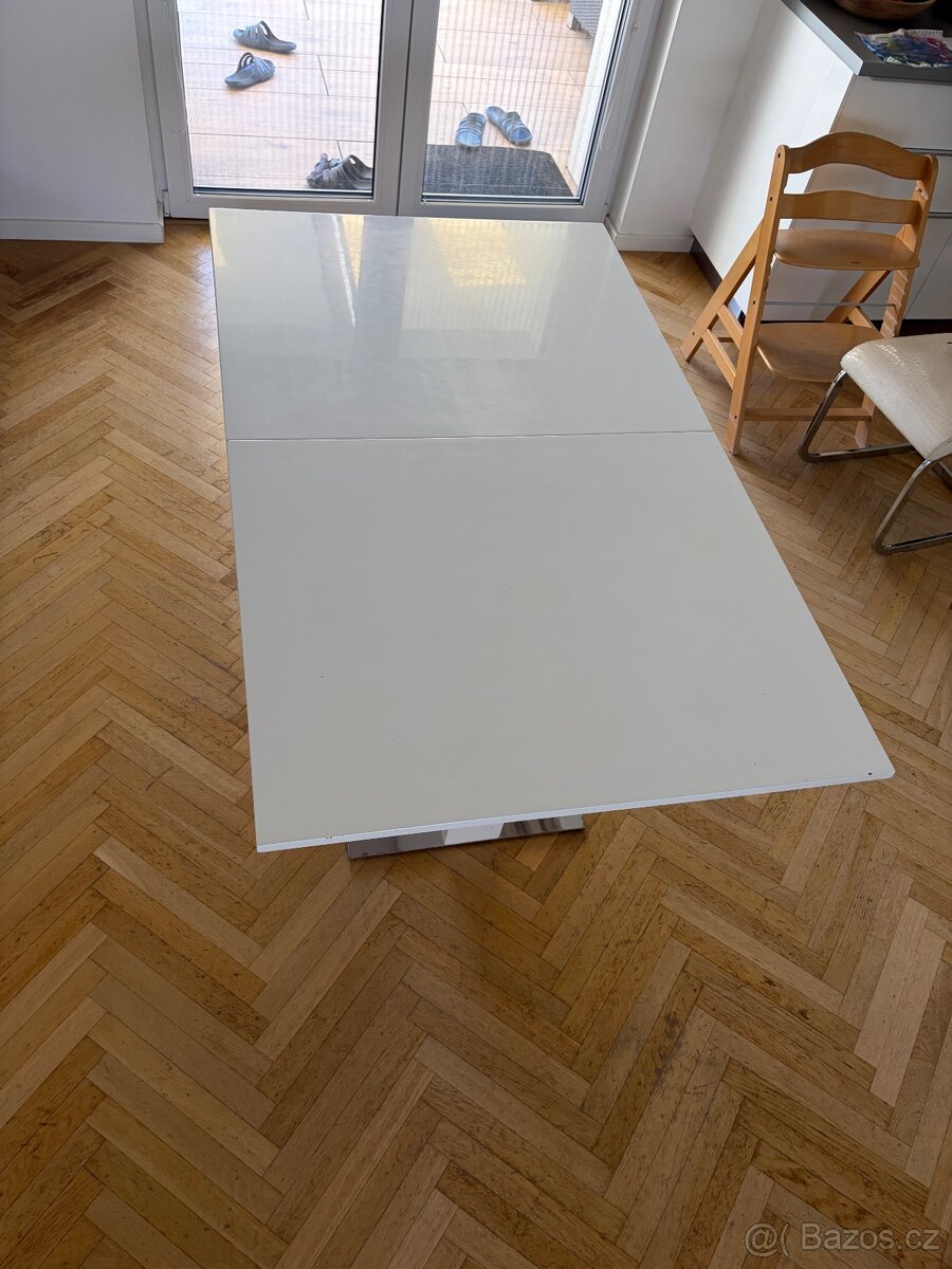 Jídelní stůl - 2