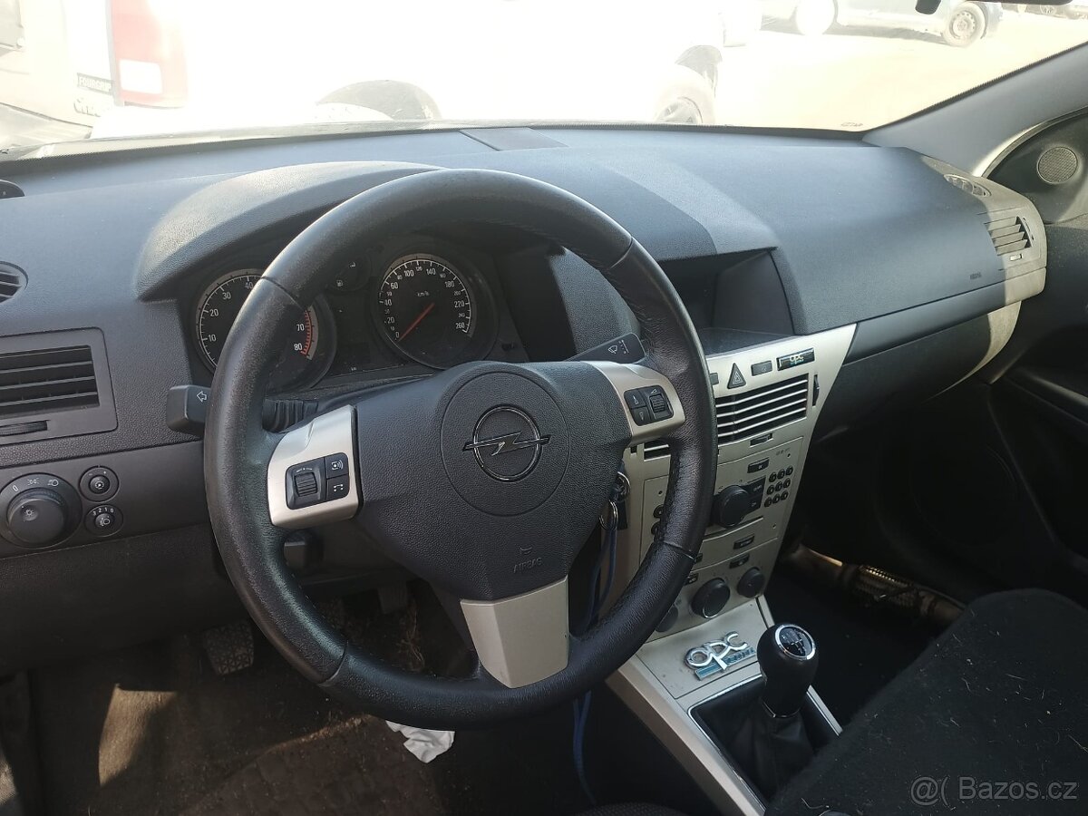 Opel Astra GTC 1.4 16V OPC - 2