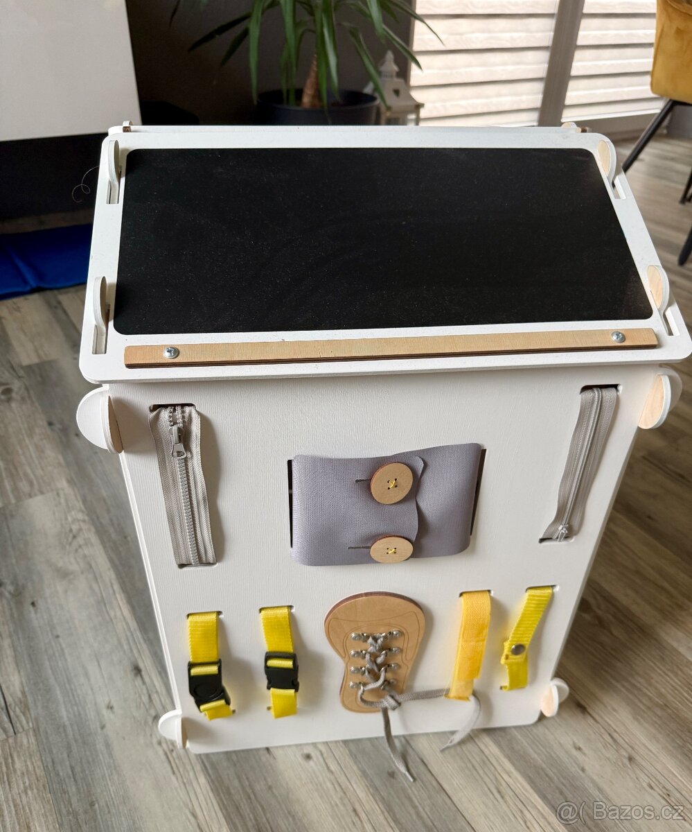 Montessori domecek - Activity board - 2
