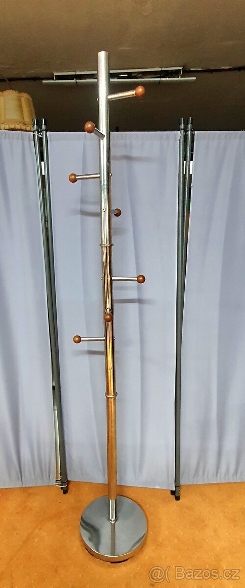 Kovový věšák na oblečení - 2