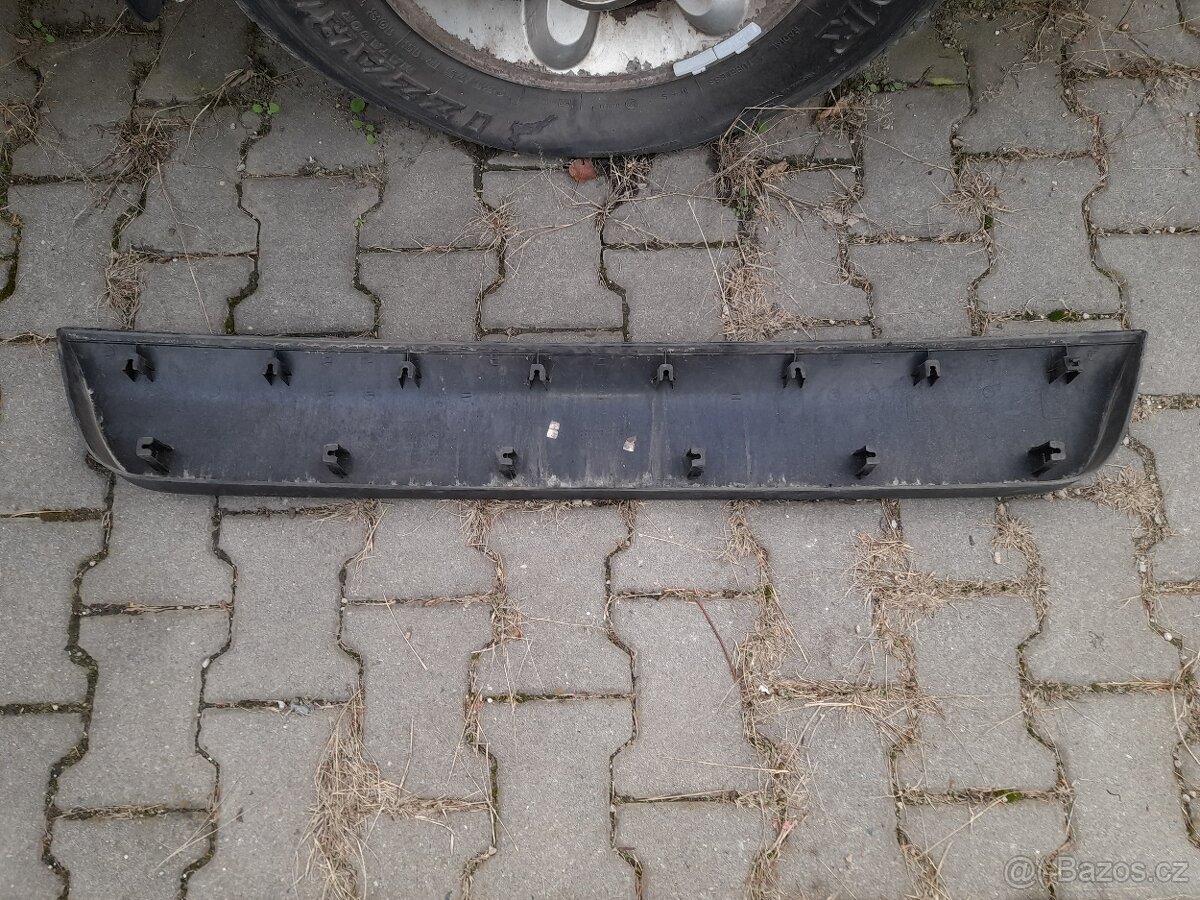 Ssangyong rexton lišta na kufrové dveře - 2