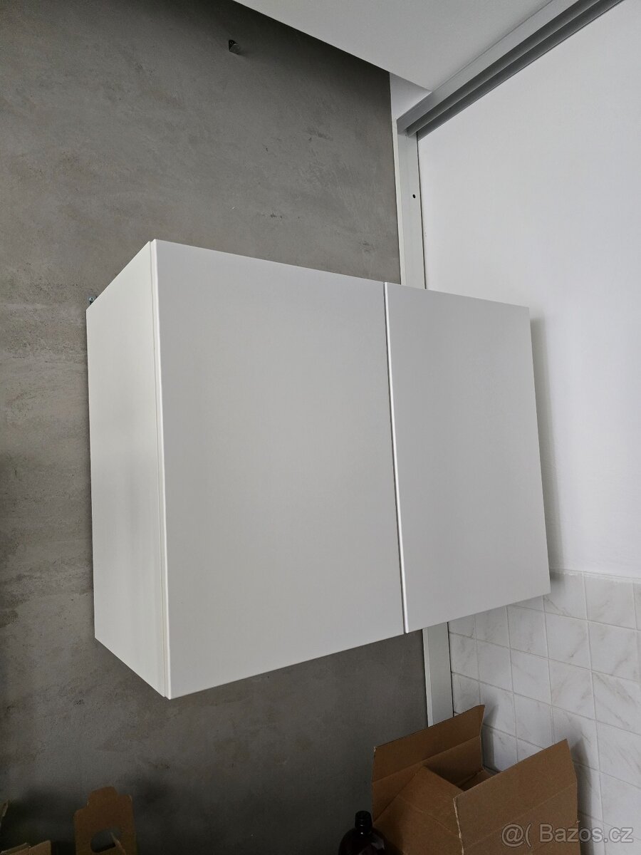 Nástěnná skříňka - 2