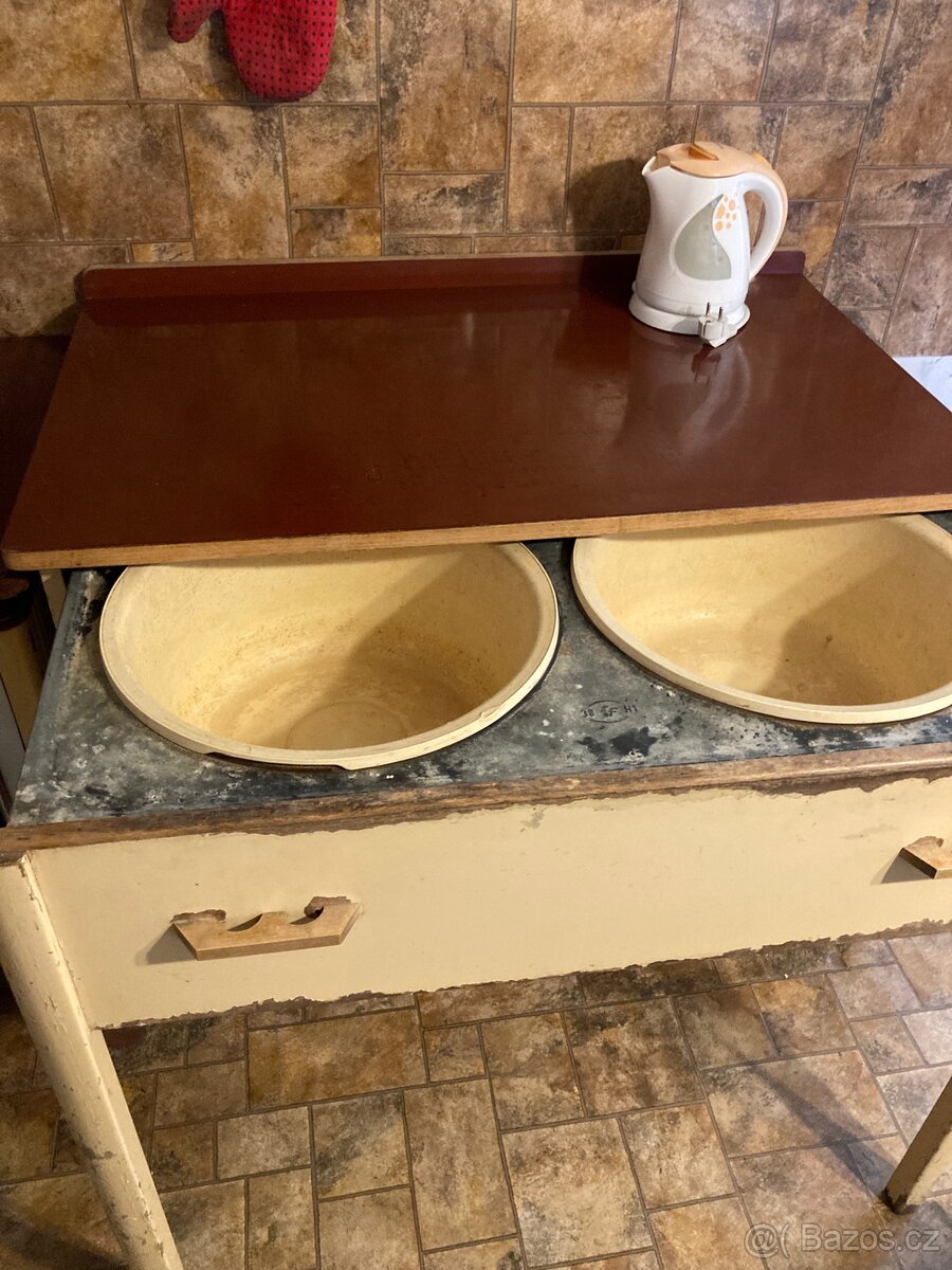 Retro - mycí pult našich prababiček - 2