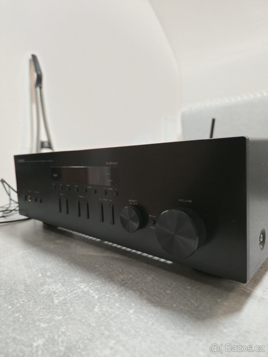 Zesilovač Yamaha R-N303D - 2