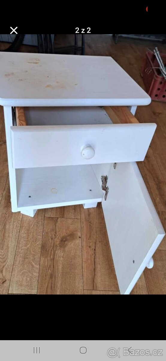 Drevěný noční stolek - 2