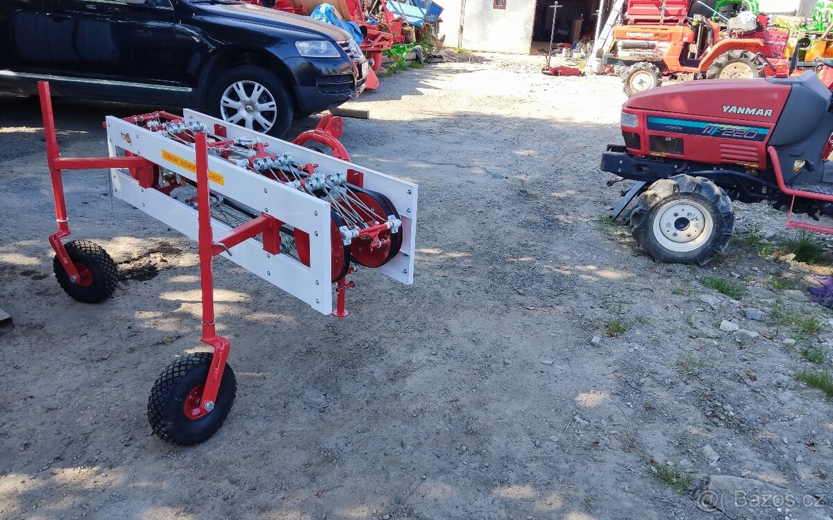 Pásový obraceč sena - 2