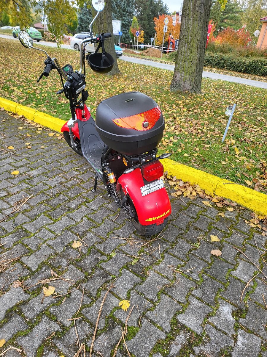 Elektro skútr/ koloběžka - 2